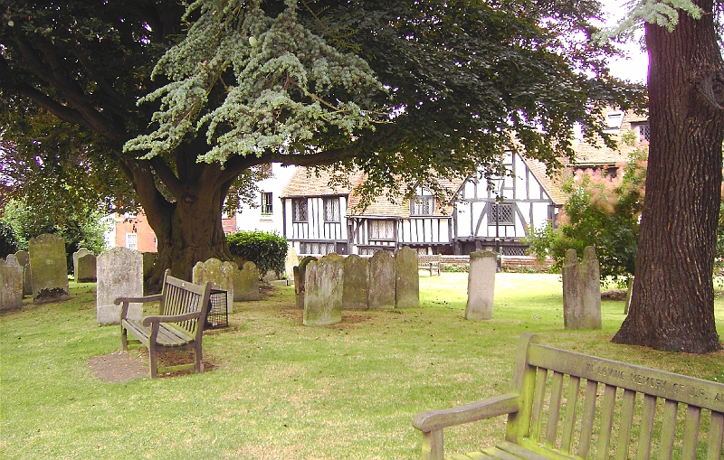 PICT0203 Rye Churchyard.JPG - Rye Churchard